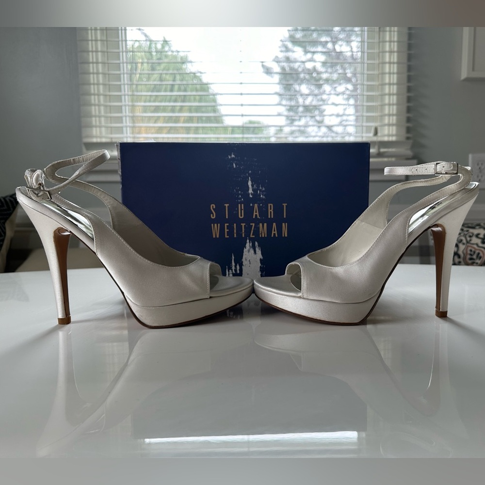 Stuart Weitzman Hipitch white satin platform stilettos. Size 7 1/2